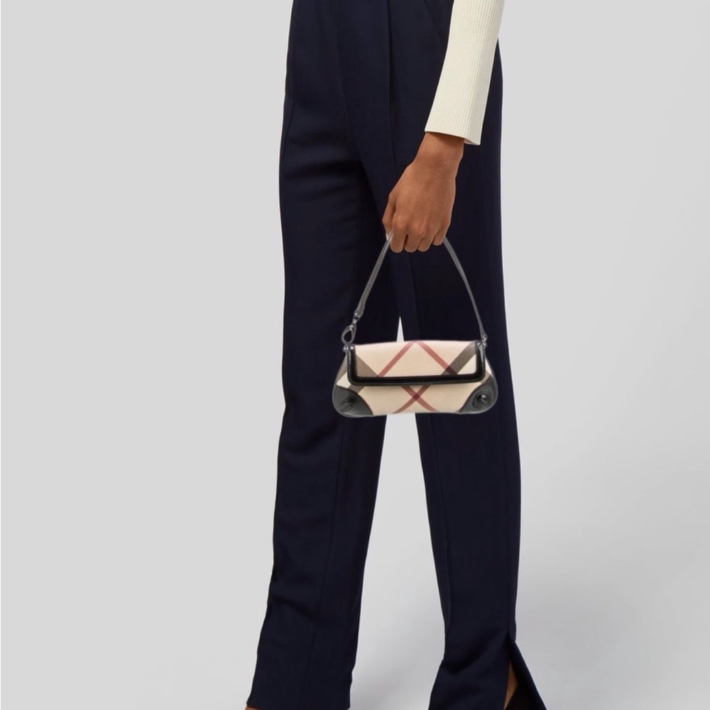 AUTH Burberry Nova Check Black and Cream Shoulder Bag - Picture 3 of 13